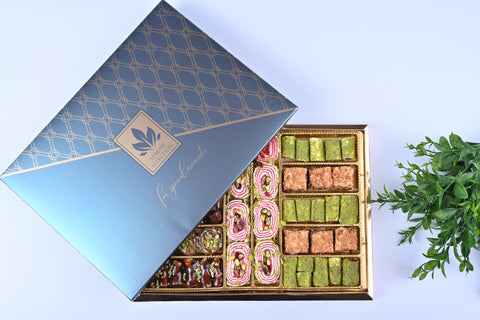 Tadim Dunyasi Variety Gift Nuts & Turkish Delight 900 g
